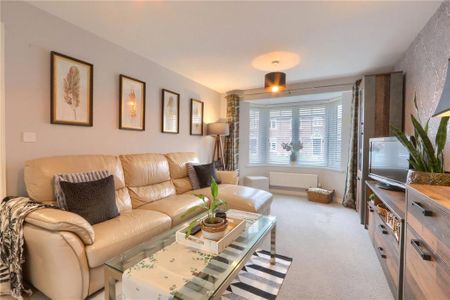 4 bedroom detached house to rent - Photo 2