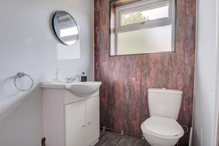 3 bedroom detached house to rent - Photo 4