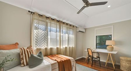 MODERN 3 BEDROOM HOME + CENTRAL LOCATION + CLASSIC CHARACTER! - Photo 4