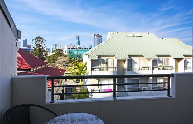 South Brisbane Unit - Photo 1