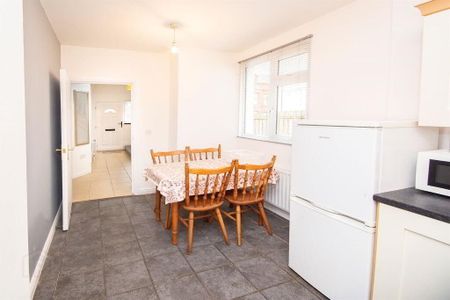 Room 4, 46 Wellesley Avenue, Belfast, BT9 6DH - Photo 4