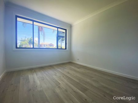 Spacious Family Home in the Heart of Bateau Bay - Photo 5