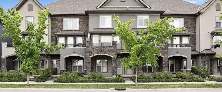 Executive Townhouse for Rent in Quarry Park – Modern Living with Convenience | Calgary - Photo 1