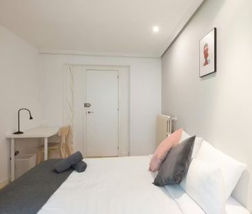 Calle de Arrieta, Madrid, Community of Madrid 28013 - Photo 2