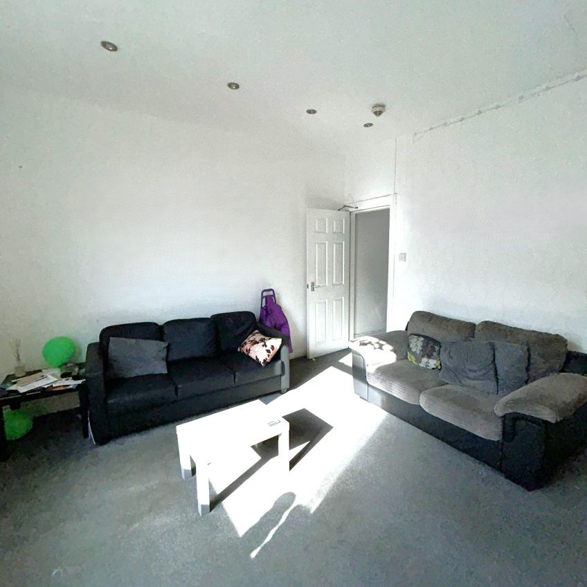 Hartley Crescent, Woodhouse, LEEDS, West Yorkshire - Photo 1