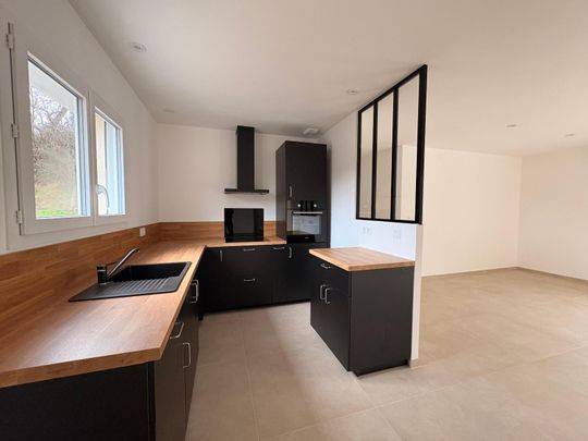 Location Maison 4 pièces 90m² AUBENAS 07200 - Photo 1