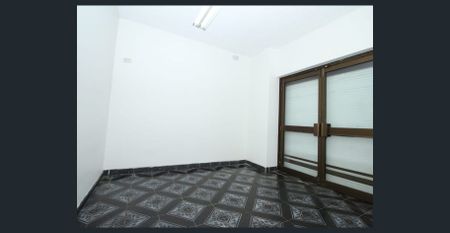 HALF FRONT OF THE HOUSE - Photo 3