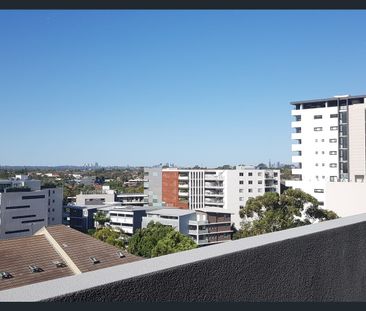 Stylish 2-Bedroom Apartment with City Views in Homebush - Photo 6