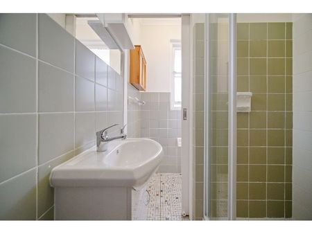 Freshly Renovated and Light Filled Studio in Prime Position - Photo 5