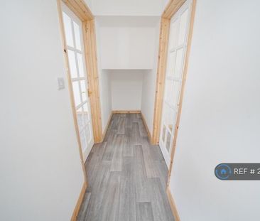 3 bedroom end of terrace house to rent - Photo 3