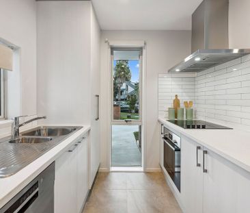 3BR Townhouse in Te Atatu next to Coastal Walks - Photo 6