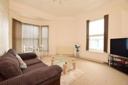 2 bedroom maisonette to rent - Photo 3