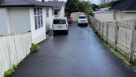 4 Bedrooms all new reno home - Photo 2