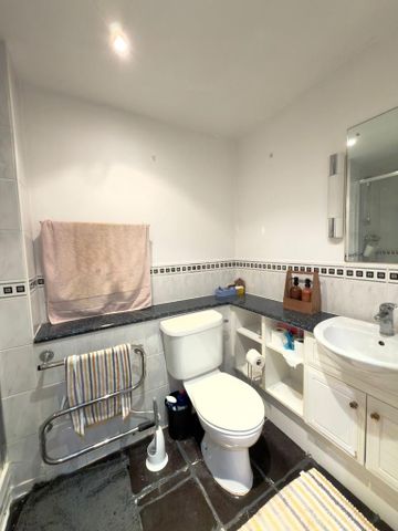 1 bedroom in a house share to rent - Photo 5