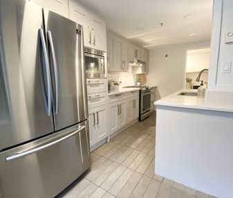 Downtown Newly Renovated Water View 2Bedroom2Bathroom+1Den apartment f - Photo 1