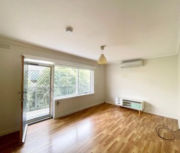 LOCATION LOCATION! - Photo 1