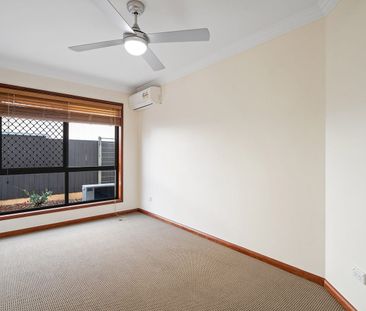 Large 3 Bedroom! Double Garage! Massive Courtyard! Stunning Views! - Photo 6