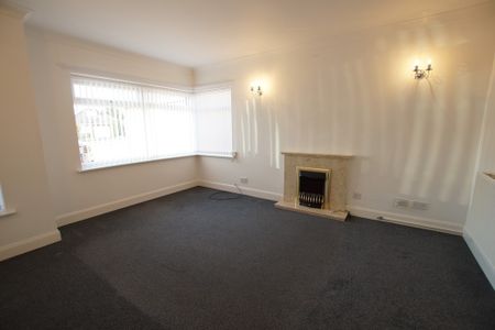 3 bedroom Detached Bungalow to let - Photo 5