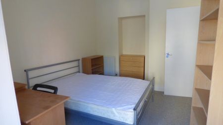 Middle Bedroom - Room 3, First Floor Flat 92 Cowley Road, Oxford OX4 1JE - Photo 3