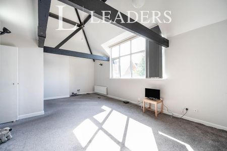 Studio to rent - Photo 3