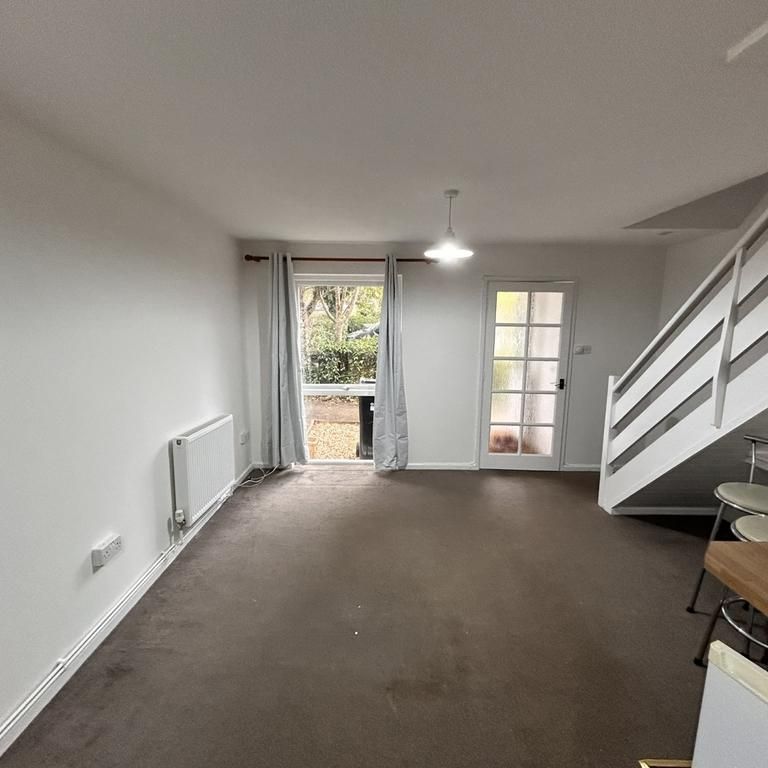 2 bedroom end of terrace house to rent - Photo 1