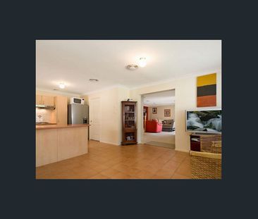 LARGE 2 STOREY FAMILY HOME - Photo 4