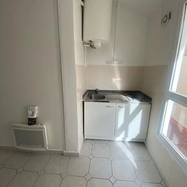 Location Appartement 3 pièces 37m² ST MAUR DES FOSSES 94210 - Photo 1
