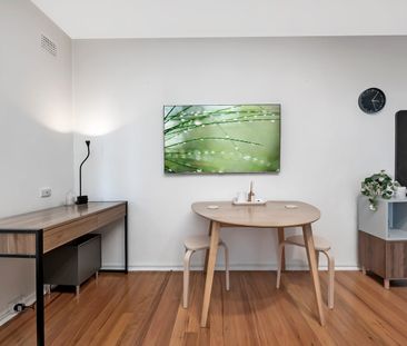 Well presented apartment next to parklands - Photo 2