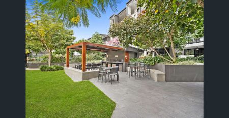 Modern and Stylish 2 Bedroom Apartment only 5KM from the CBD - Photo 3