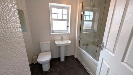 5 bedroom semi-detached house to rent - Photo 4