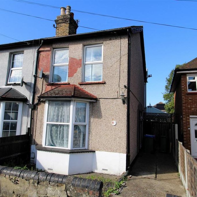 3 bedroom end of terrace house to rent - Photo 1