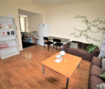 Dene House Court, Near University, LEEDS - Photo 5