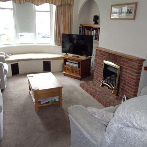 Stanwell Gardens, Stanwell, Staines-upon-thames, Surrey, TW19 - Photo 1