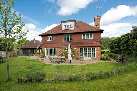 An impressive family home in an idyllic country location, offering spacious accommodation and a very high specification. - Photo 4