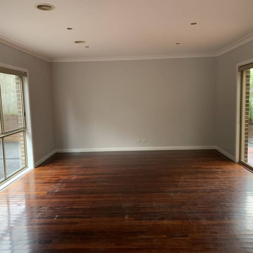 Fresh paint and carpet - Large Five Bedroom Home - Photo 1