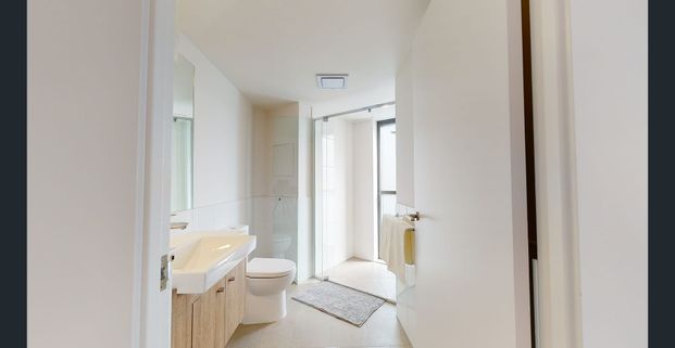 Elegant Riverside Retreat - Photo 1