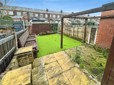 2 bedroom terraced house to rent - Photo 4