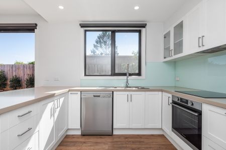 Modern Comfort and Style Three Bedroom Home - Photo 4