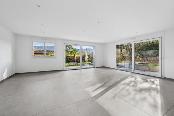 Modern 5-room apartment with garden in Lancy - Photo 1