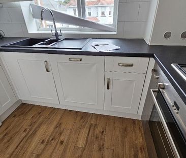 2 bedroom semi-detached house to rent - Photo 5