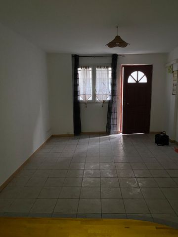 Appartement 1 pièces 33m2 MARSEILLE 4EME 550 euros - Photo 3