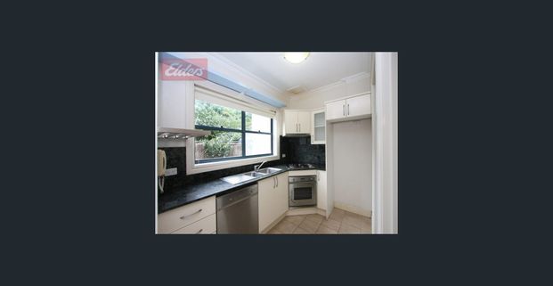 Superb Townhouse - Photo 1