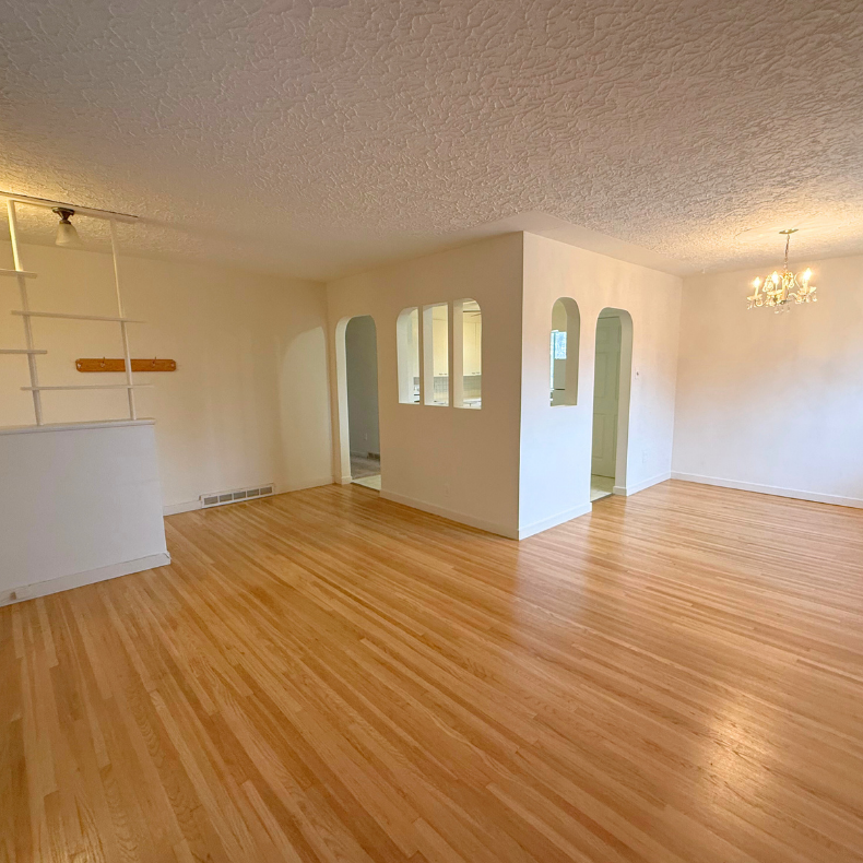 3 Bedroom Main Floor – Great Location! - Photo 1