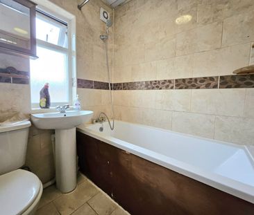 3 Bed Terraced House, Warren Road, LU1 - Photo 1