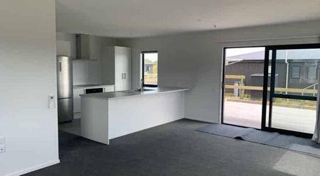 WESTPORT - 2 BEDROOM INCLUDING APPLIANCES - Photo 2