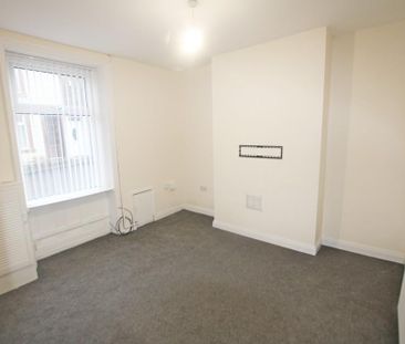 2 bedroom end of terrace house to rent - Photo 6