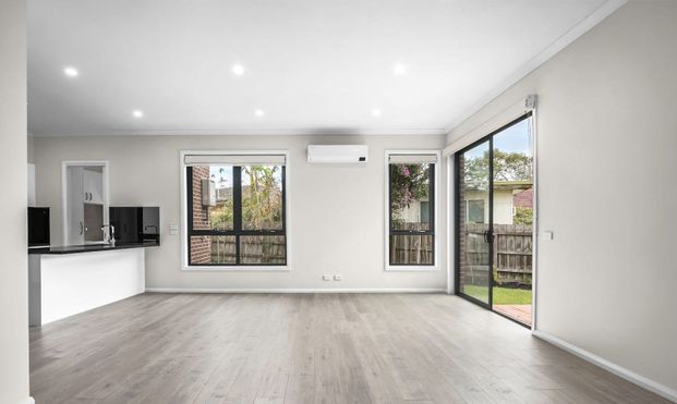 2/12 Stradbroke Crescent, Mulgrave - Photo 1