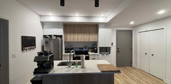 Appartement à Louer - 3½ + Den/bureau - Photo 2