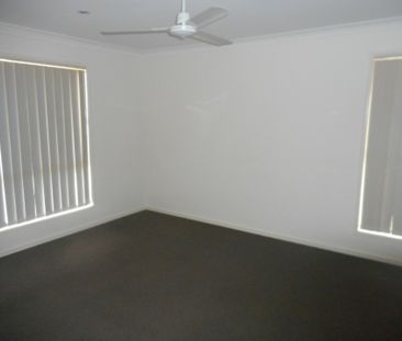 Fully Air-conditioned! - Photo 2