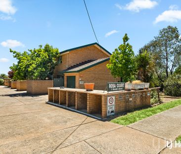 Split Level 2 Bedroom Townhouse in Central Queanbeyan - Photo 4